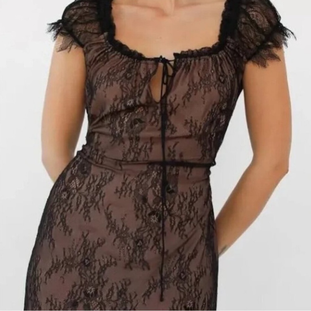 Rumored Victorian Midi Dress - Picture 2 of 3